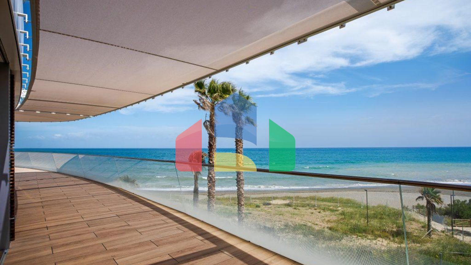 пентхаус на первой линии моря в Эстепоне, 3 спальни, 3 ванные комнаты