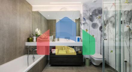 This is an extraordinary townhouse with open sea views and exclusive furnishings included.