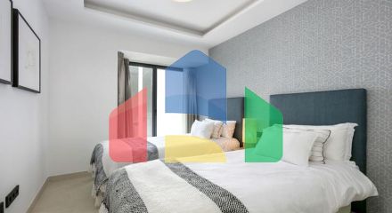 Это необыкновенный таунхаус с видом на открытое море и эксклюзивной мебелью. Это необыкновенный таунхаус с видом на открытое море и эксклюзивной мебелью.