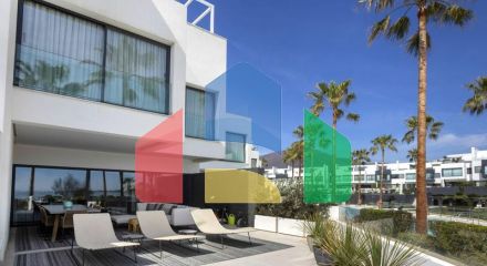 Это необыкновенный таунхаус с видом на открытое море и эксклюзивной мебелью. Это необыкновенный таунхаус с видом на открытое море и эксклюзивной мебелью.