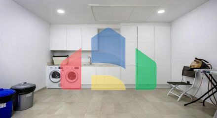 Это необыкновенный таунхаус с видом на открытое море и эксклюзивной мебелью. Это необыкновенный таунхаус с видом на открытое море и эксклюзивной мебелью.