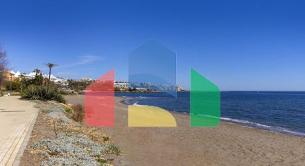 Это необыкновенный таунхаус с видом на открытое море и эксклюзивной мебелью. Это необыкновенный таунхаус с видом на открытое море и эксклюзивной мебелью.