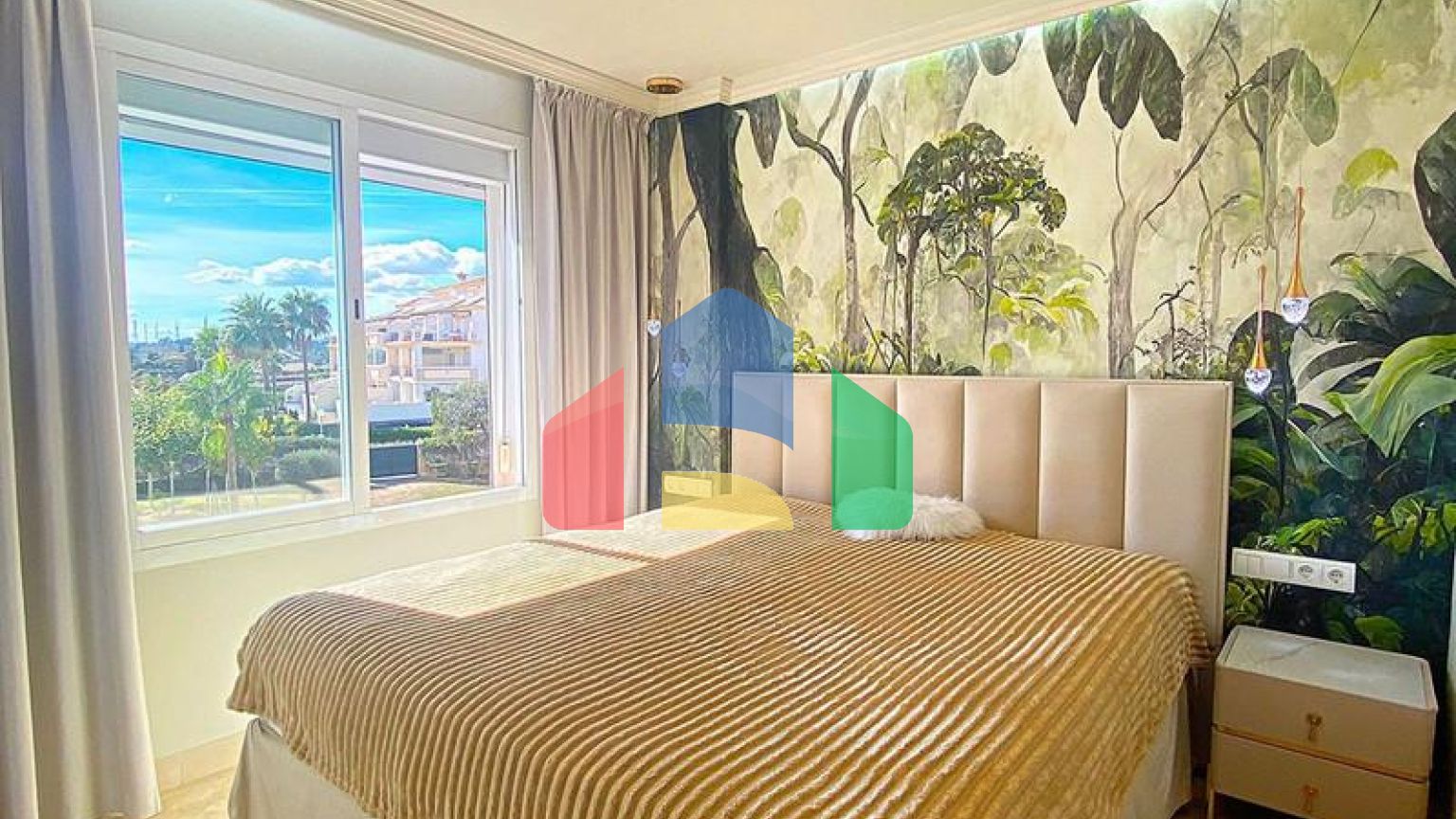 Пентхаус на продажу в Эстепоне.