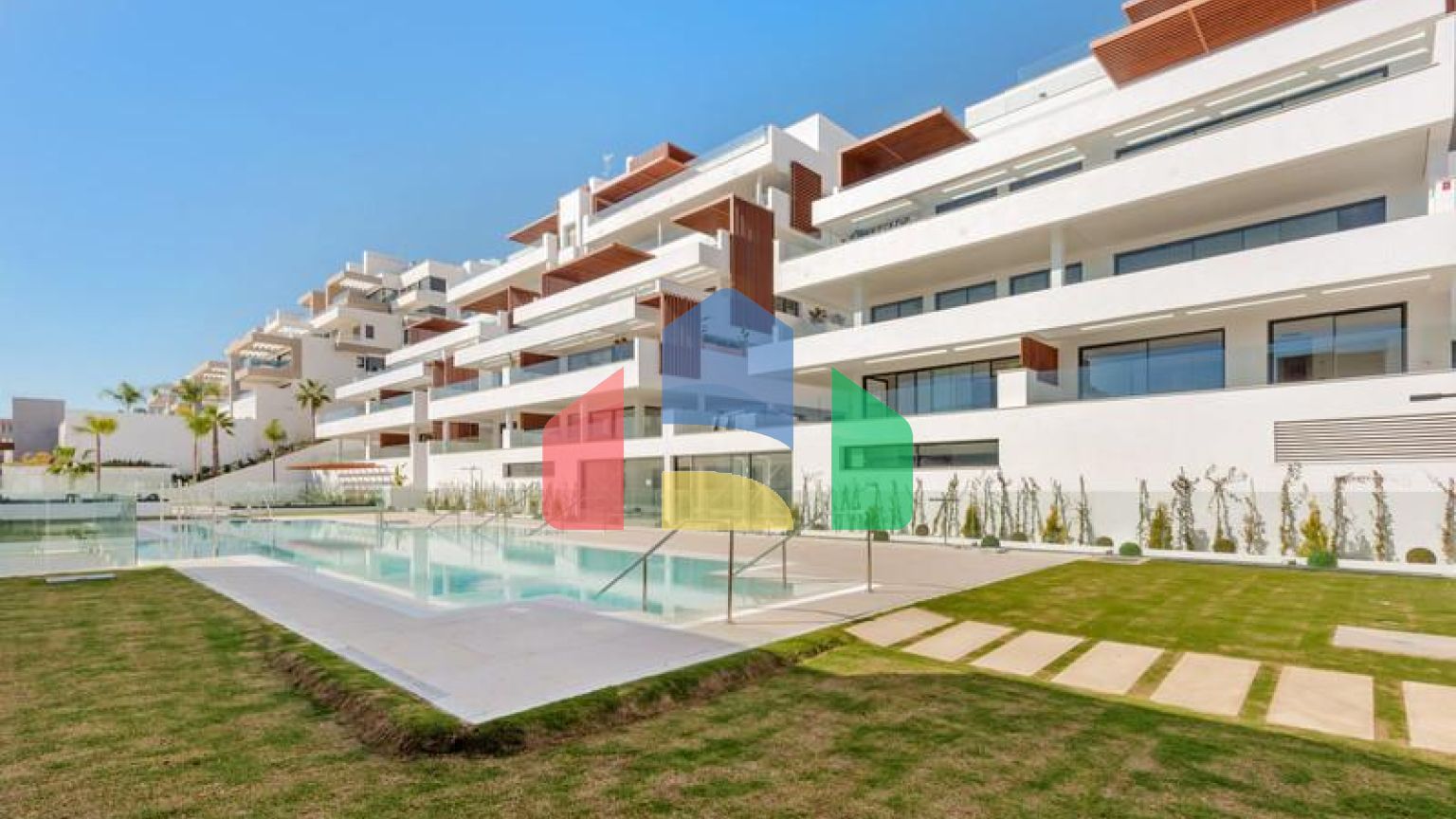 Эта квартира на первом этаже, расположенная в одном из самых востребованных районов Эстепоны, представляет собой выдающееся предложение и была построена недавно в 2024 году.