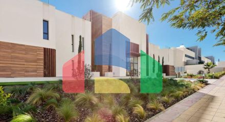 Эта квартира на первом этаже, расположенная в одном из самых востребованных районов Эстепоны, представляет собой выдающееся предложение и была построена недавно в 2024 году.