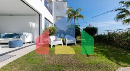 Большая роскошная квартира на первом этаже с садом и фантастическим видом на море.