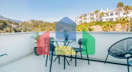 Большая роскошная квартира на первом этаже с садом и фантастическим видом на море.