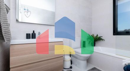 Большая роскошная квартира на первом этаже с садом и фантастическим видом на море.