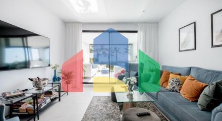 Большая роскошная квартира на первом этаже с садом и фантастическим видом на море.