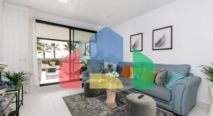 Большая роскошная квартира на первом этаже с садом и фантастическим видом на море.