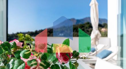 Большая роскошная квартира на первом этаже с садом и фантастическим видом на море.