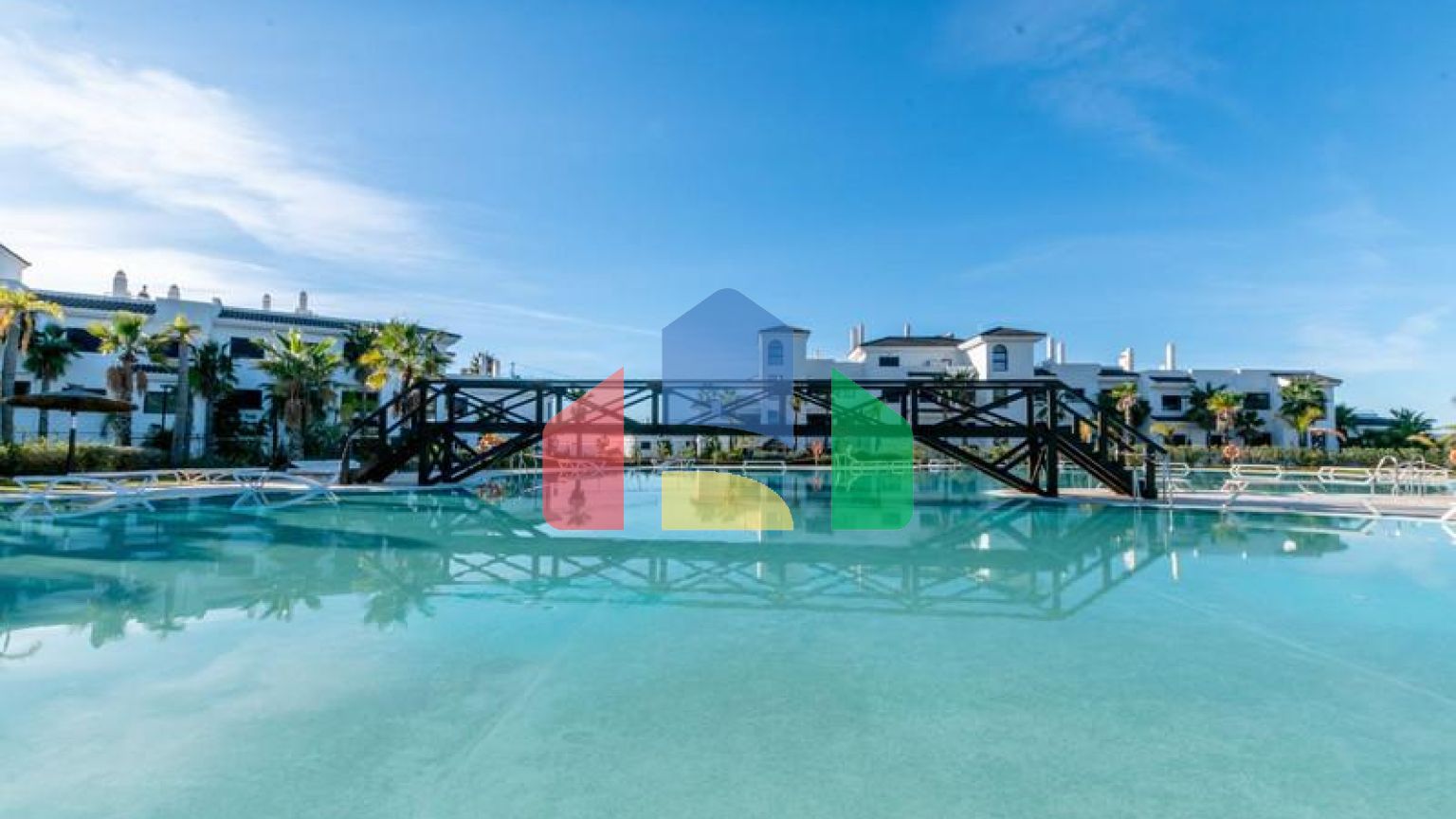 Большая роскошная квартира на первом этаже с садом и фантастическим видом на море.