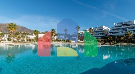 Большая роскошная квартира на первом этаже с садом и фантастическим видом на море.