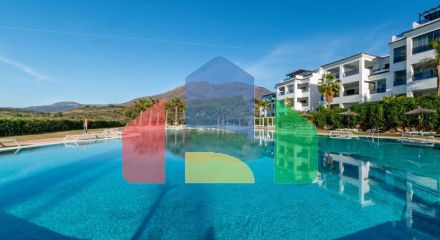 Большая роскошная квартира на первом этаже с садом и фантастическим видом на море.