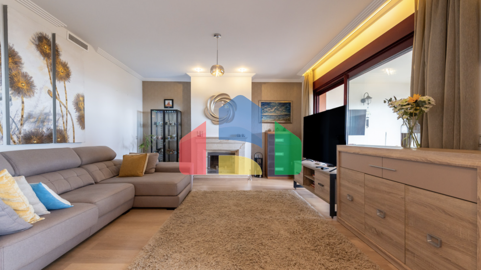 Великолепный таунхаус с 3 спальнями и видом на море в Эстепоне