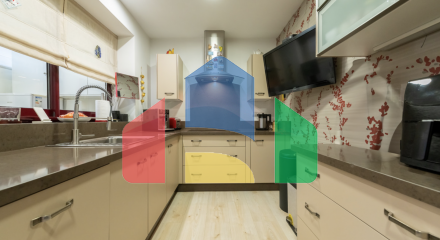 Великолепный таунхаус с 3 спальнями и видом на море в Эстепоне