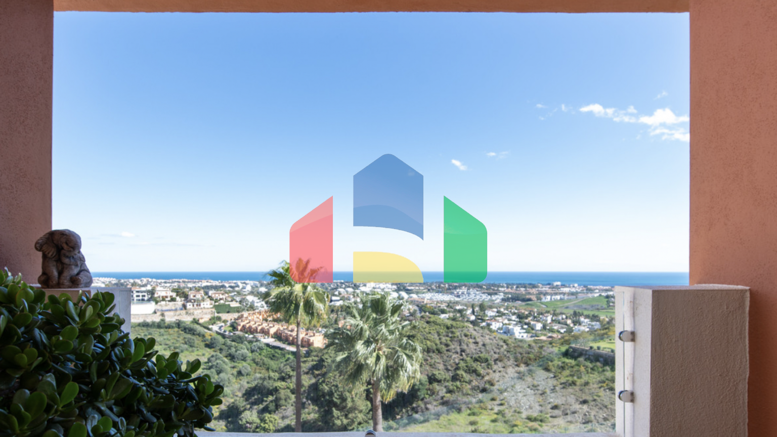 Великолепный таунхаус с 3 спальнями и видом на море в Эстепоне