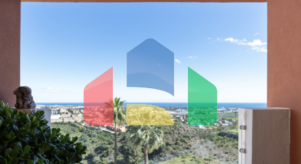 Великолепный таунхаус с 3 спальнями и видом на море в Эстепоне