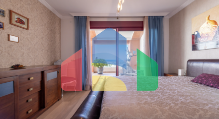 Великолепный таунхаус с 3 спальнями и видом на море в Эстепоне