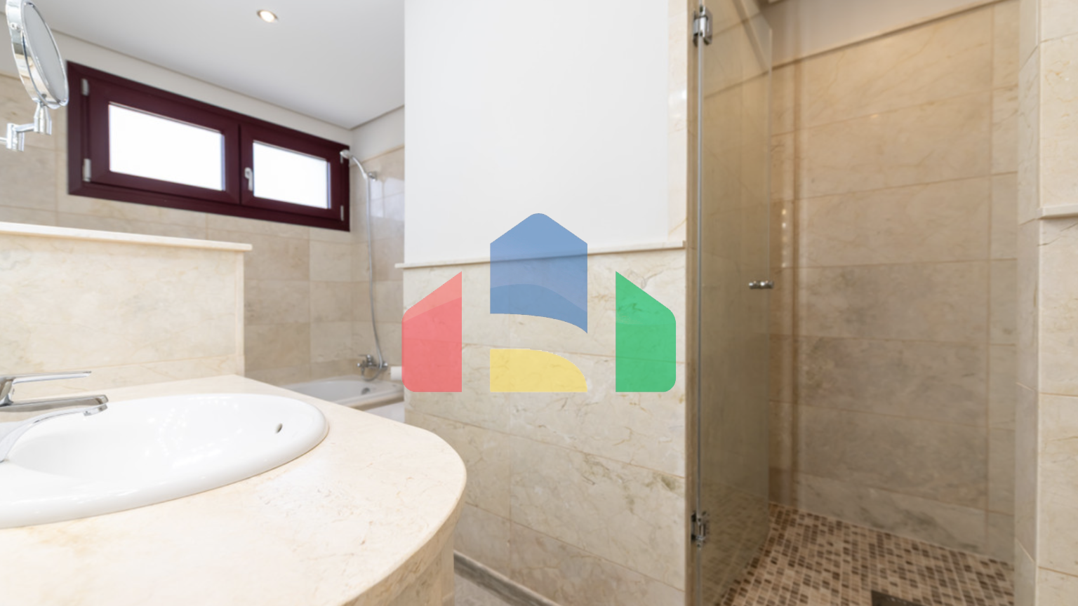 Великолепный таунхаус с 3 спальнями и видом на море в Эстепоне