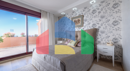 Великолепный таунхаус с 3 спальнями и видом на море в Эстепоне