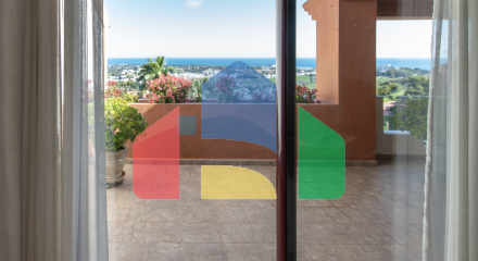 Великолепный таунхаус с 3 спальнями и видом на море в Эстепоне