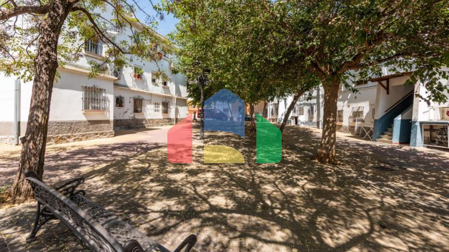 Стильная, Полностью Отремонтированная Квартира на Верхнем Этаже в Центре Эстепоны