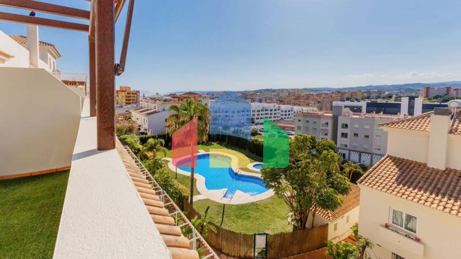 Современный Дуплекс-Пентхаус с Великолепными Видами в Эстепоне