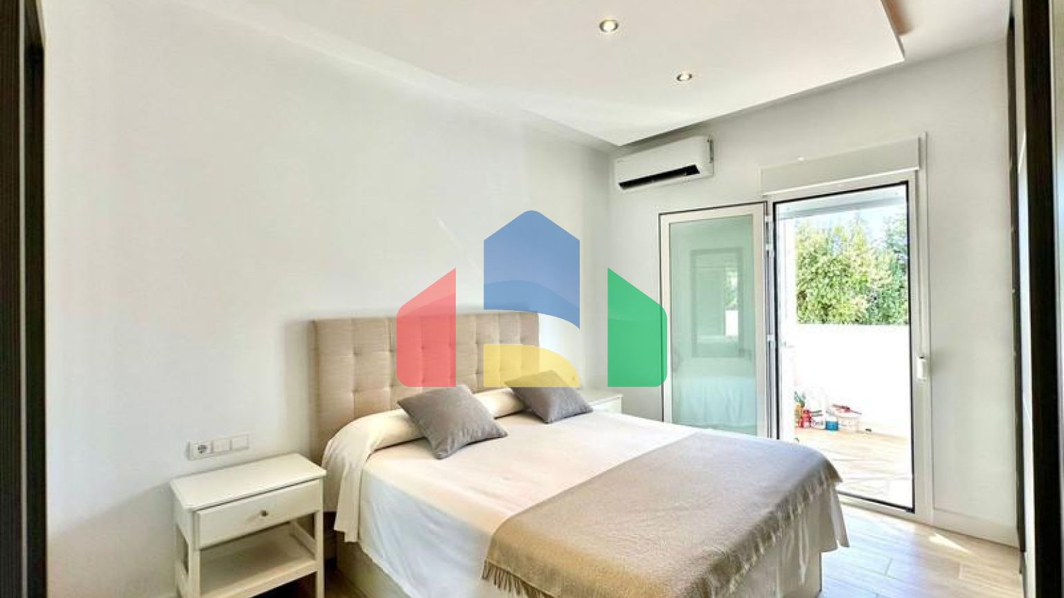 Квартира на среднем этаже на продажу в Эстепоне