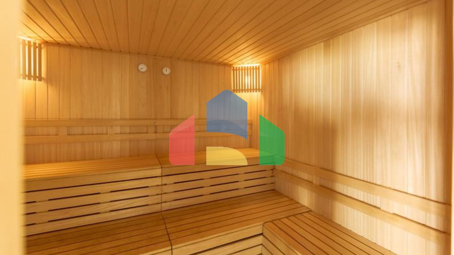 Эта красивая квартира с тремя спальнями расположена на третьем этаже, откуда открывается панорамный вид на море, горы и оживленный город Эстепона.