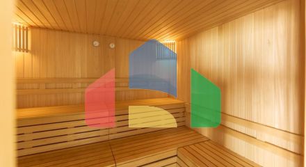 Эта красивая квартира с тремя спальнями расположена на третьем этаже, откуда открывается панорамный вид на море, горы и оживленный город Эстепона.