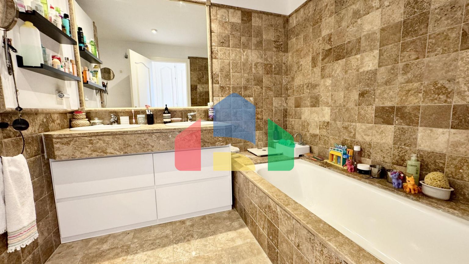 Квартира на продажу в Benatalaya, Эстепона