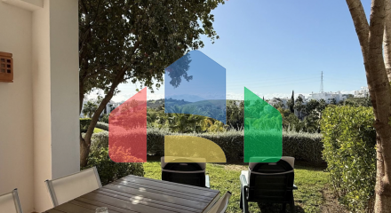 Прекрасно отремонтированная 2-комнатная квартира на первом этаже в Эстепоне