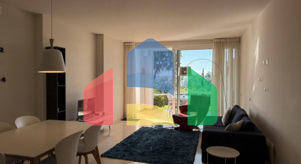 Прекрасно отремонтированная 2-комнатная квартира на первом этаже в Эстепоне