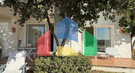 Прекрасно отремонтированная 2-комнатная квартира на первом этаже в Эстепоне