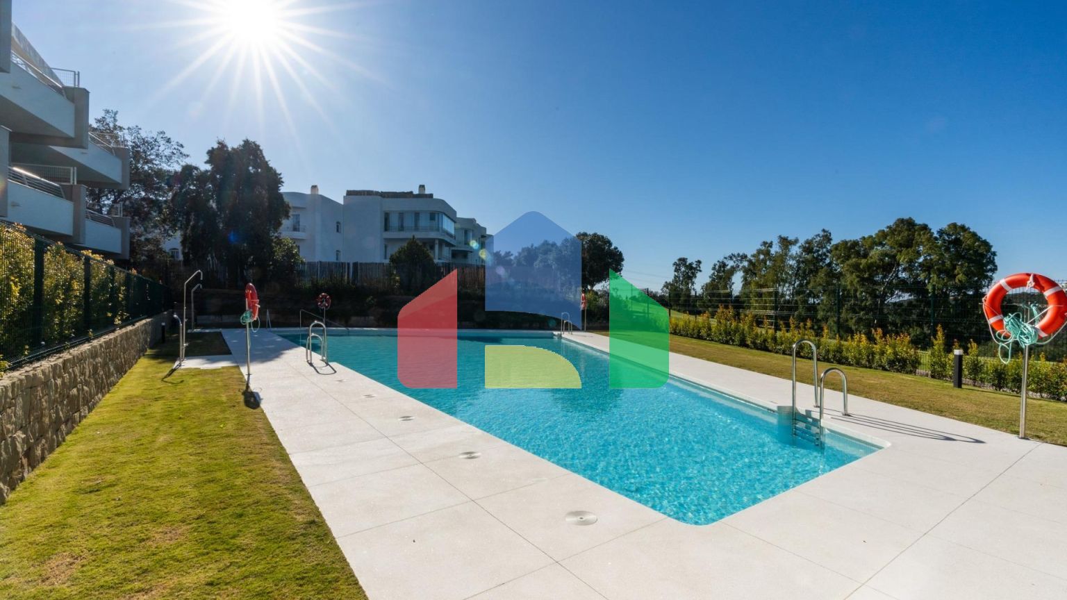 НОВЫЙ ЖИЛОЙ КОМПЛЕКС В ЭСТЕПОНА ГОЛЬФ