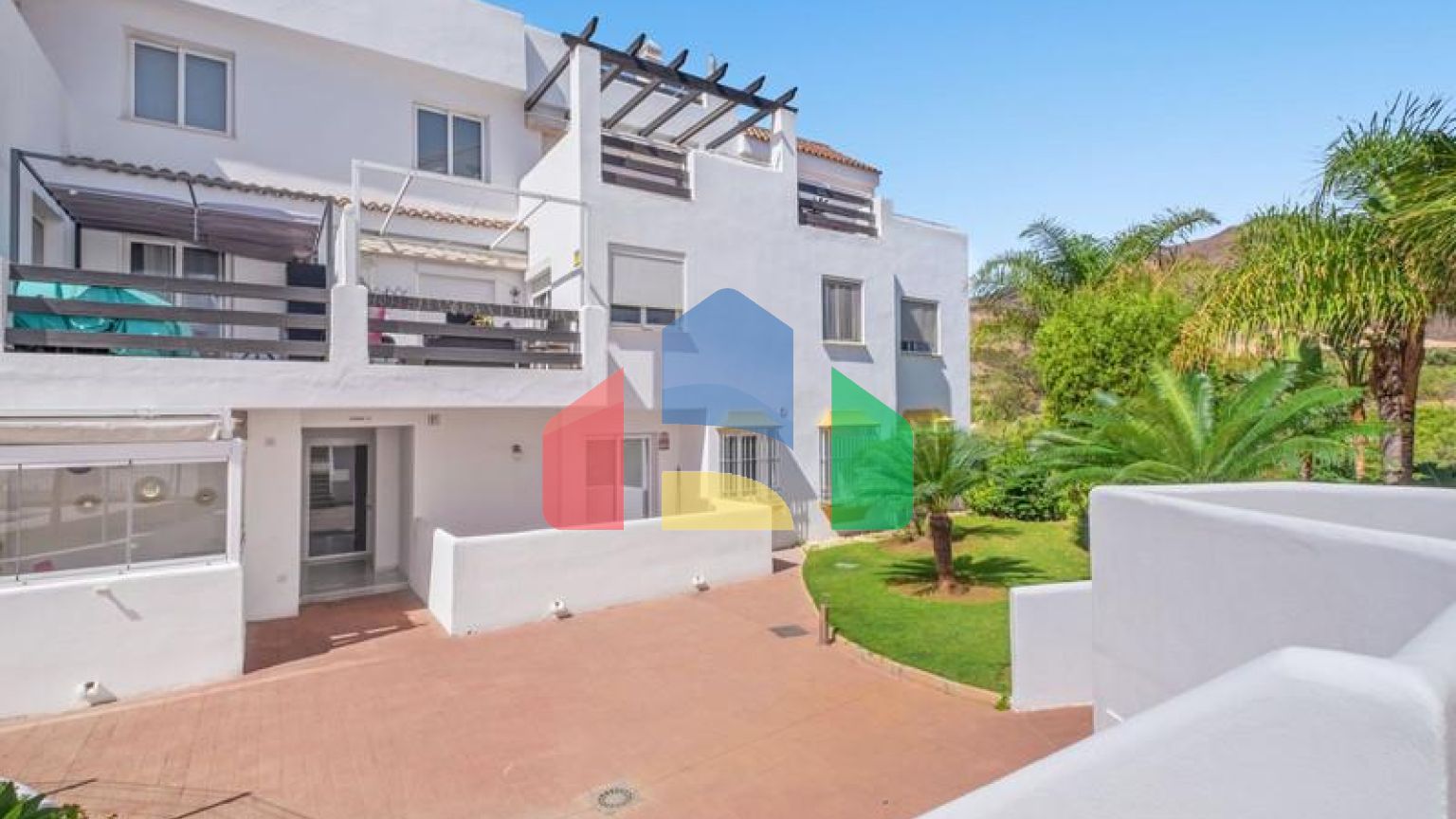 Потрясающие апартаменты на первом этаже в New Golden Mile Estepona