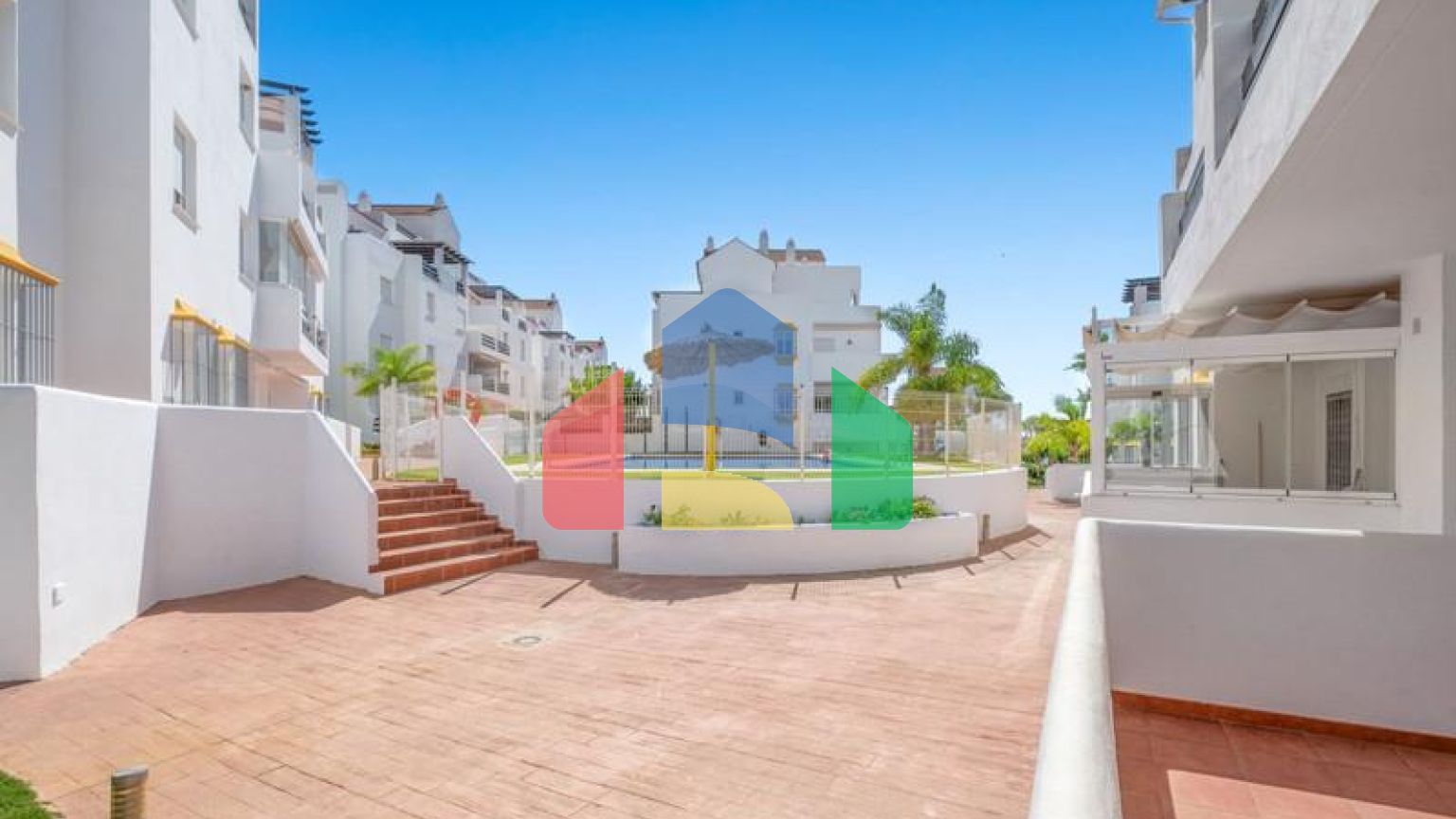 Потрясающие апартаменты на первом этаже в New Golden Mile Estepona