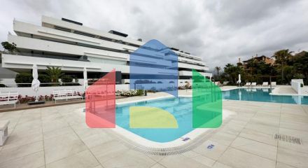 Апартаменты среднего этажа на продажу в Эстепоне