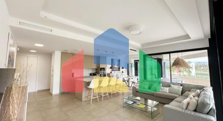 Апартаменты среднего этажа на продажу в Эстепоне