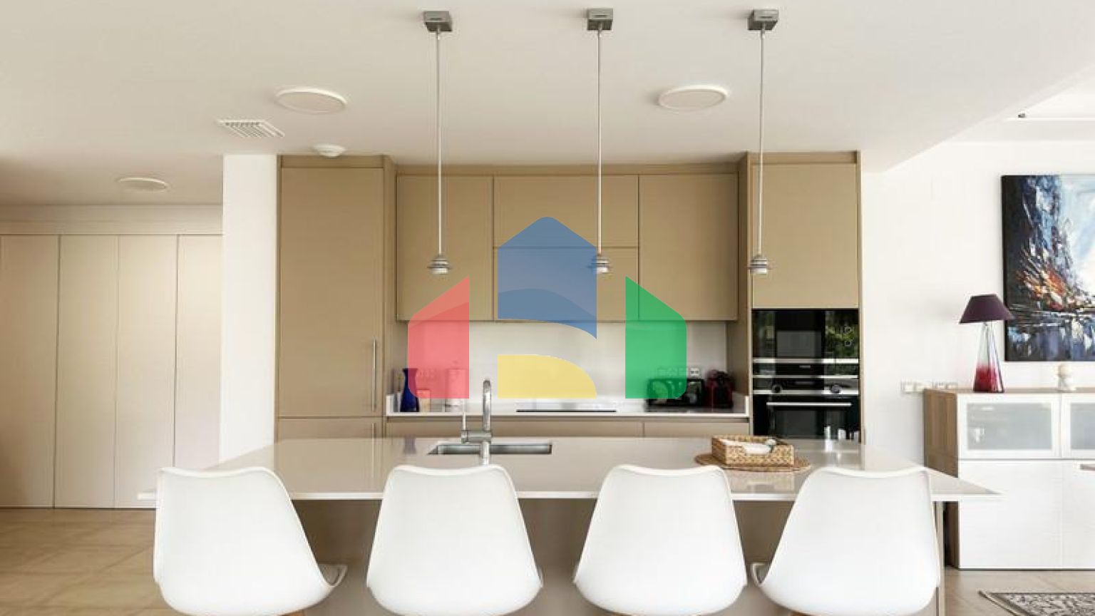 Апартаменты среднего этажа на продажу в Эстепоне