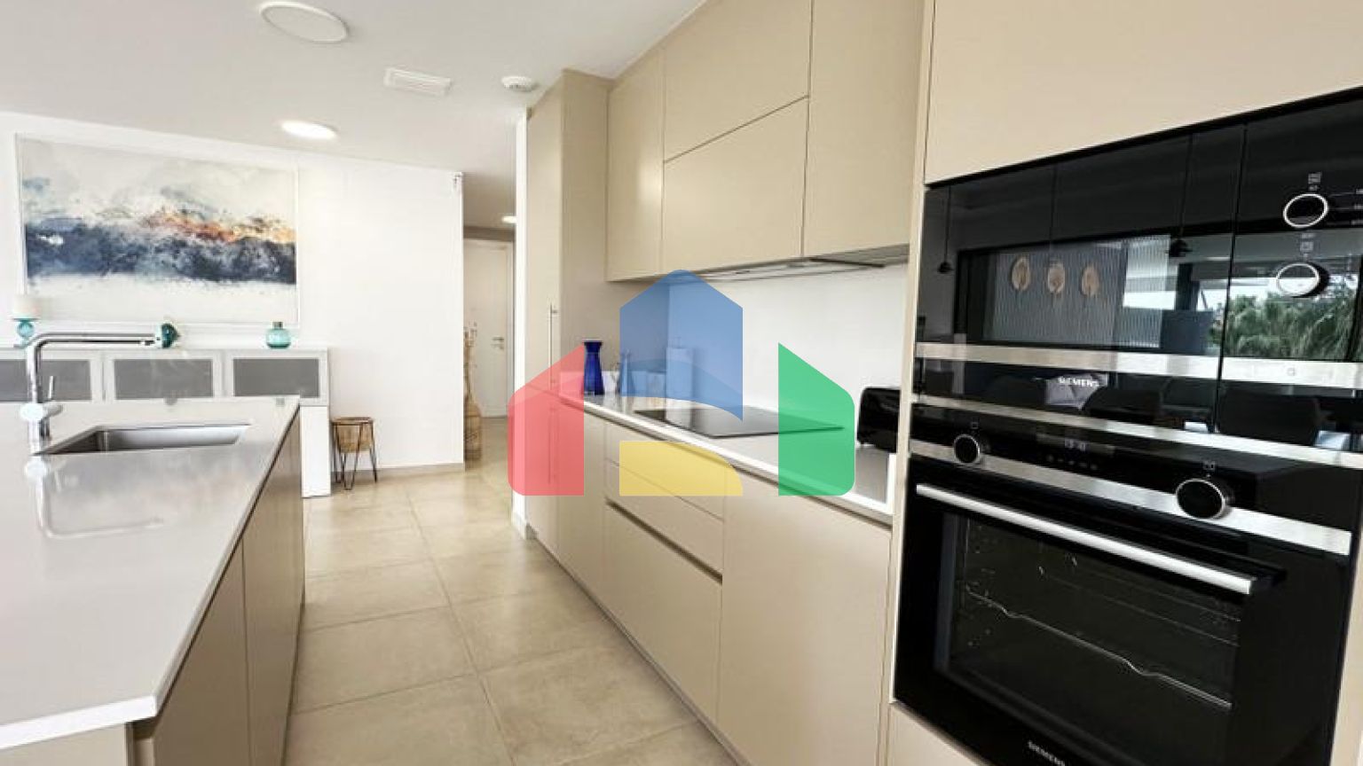 Апартаменты среднего этажа на продажу в Эстепоне