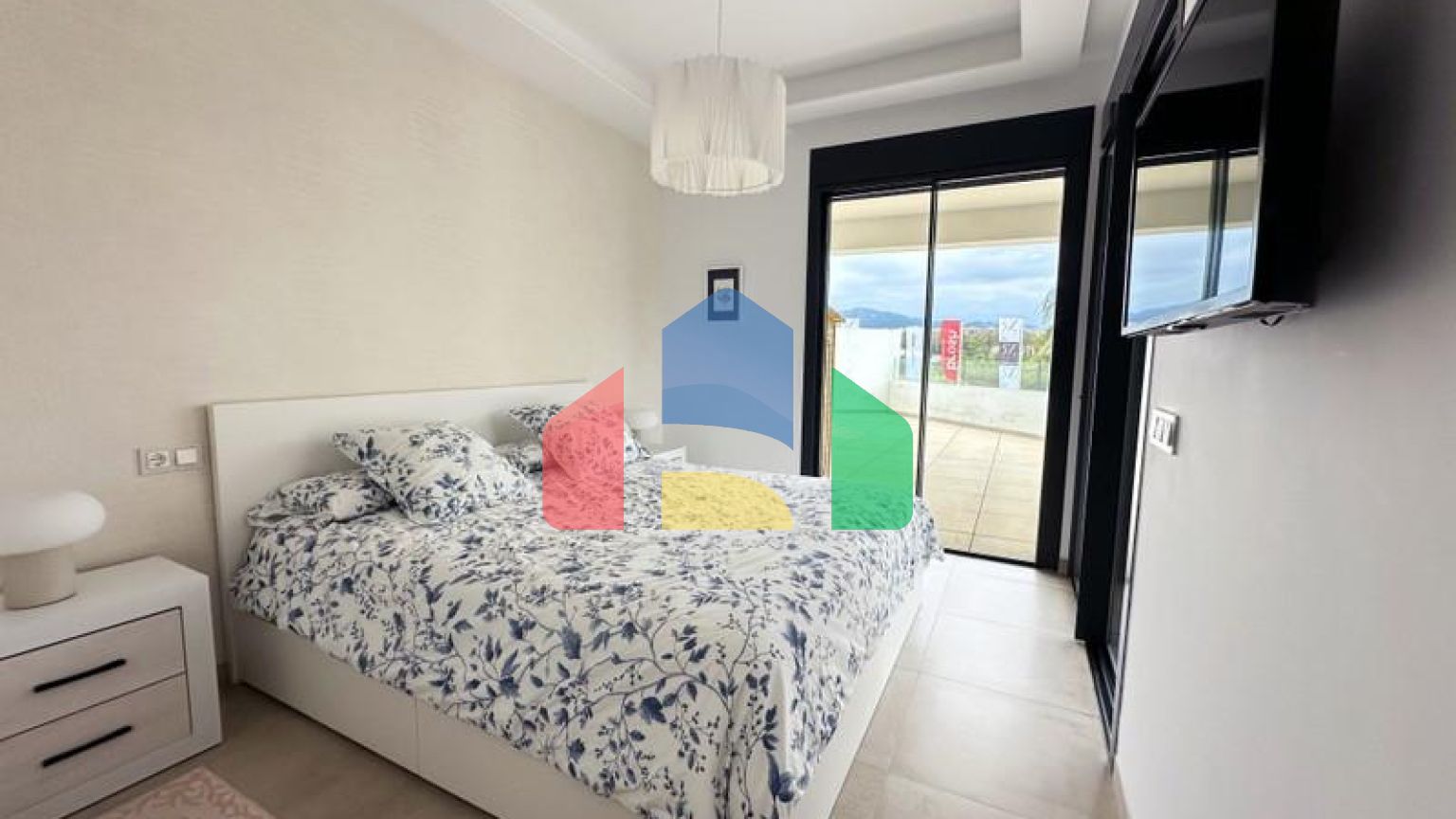 Апартаменты среднего этажа на продажу в Эстепоне