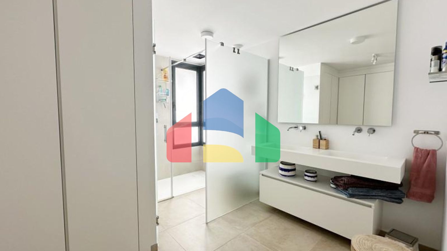 Апартаменты среднего этажа на продажу в Эстепоне