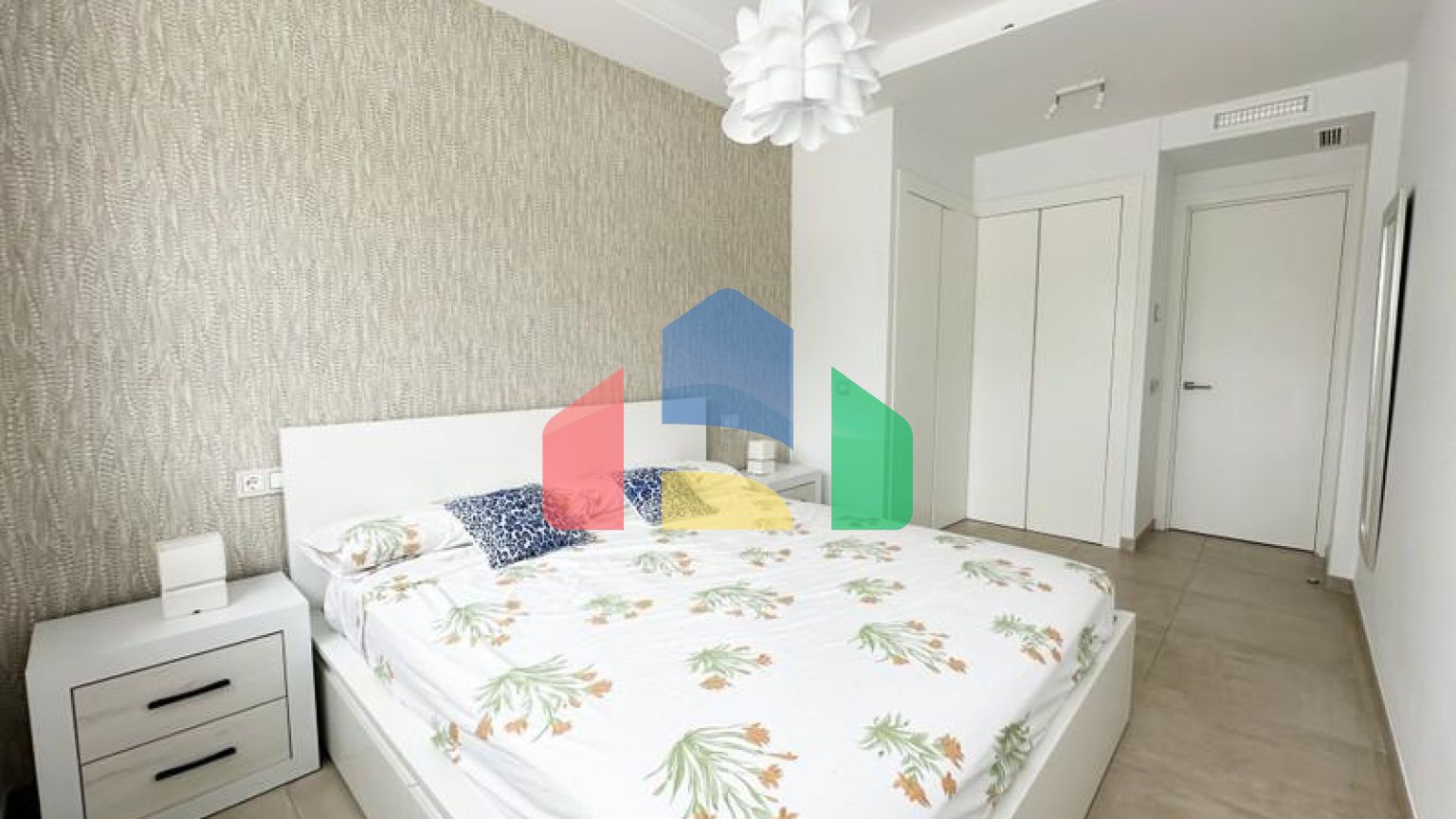 Апартаменты среднего этажа на продажу в Эстепоне