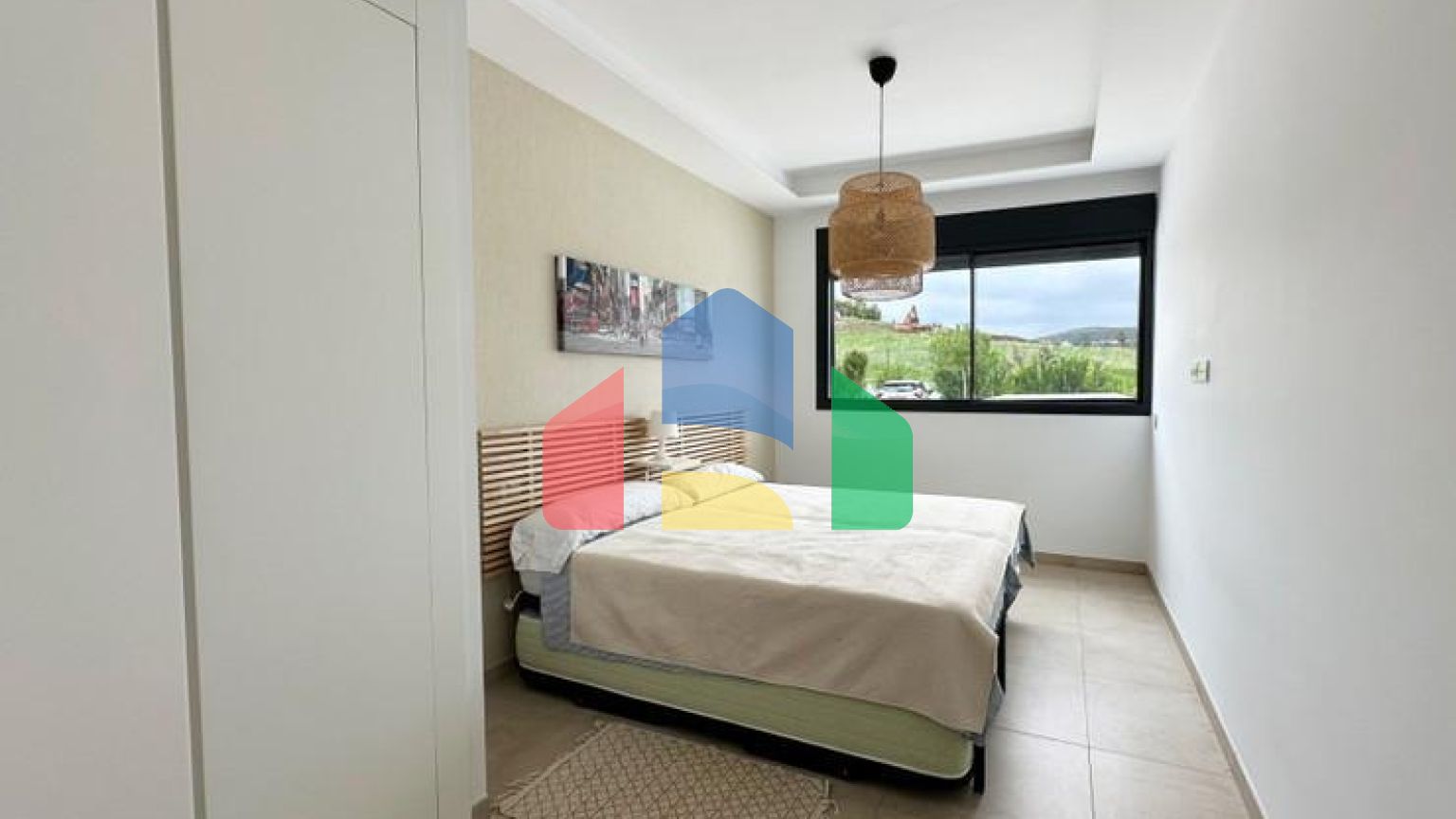 Апартаменты среднего этажа на продажу в Эстепоне