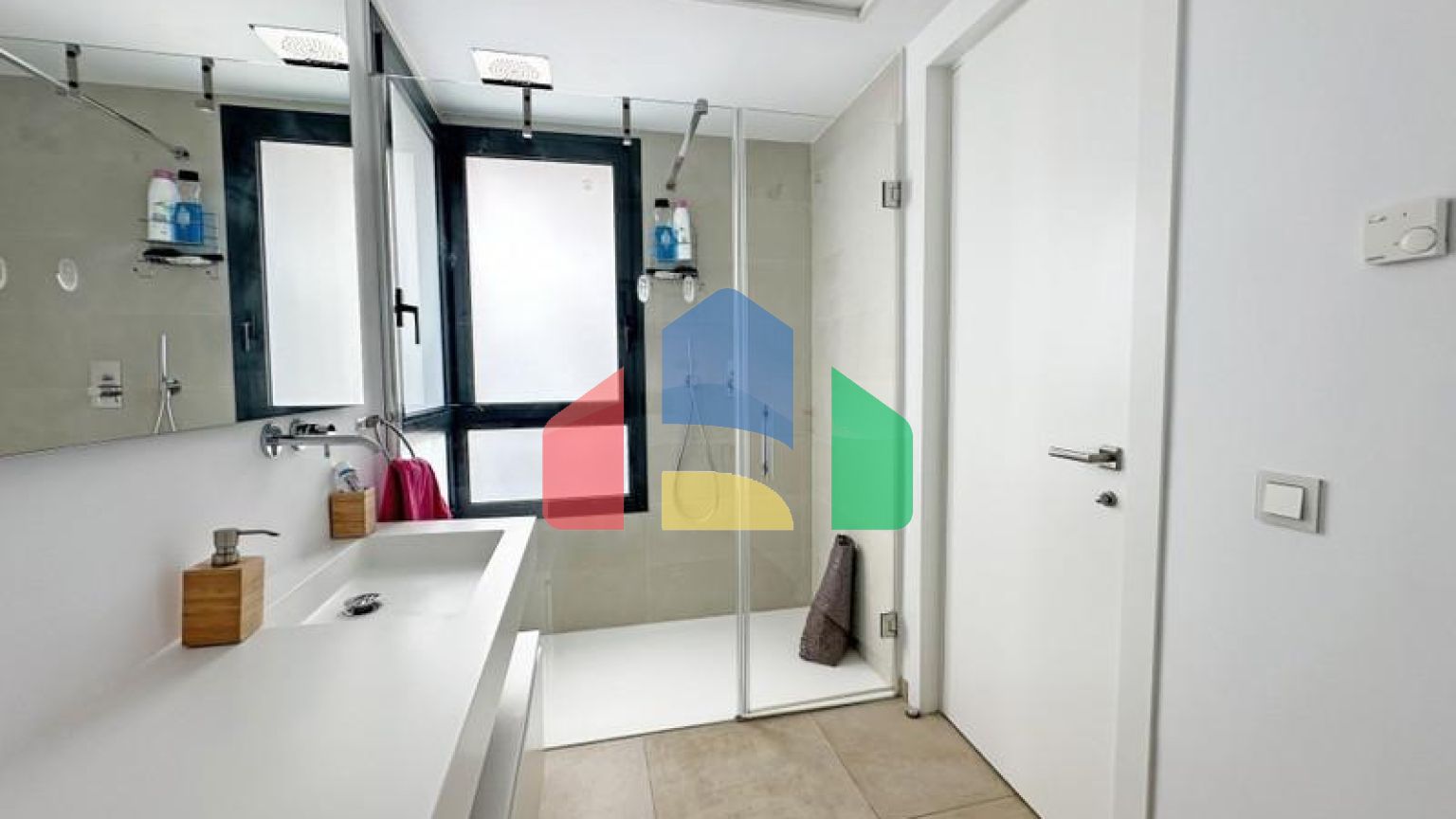 Апартаменты среднего этажа на продажу в Эстепоне