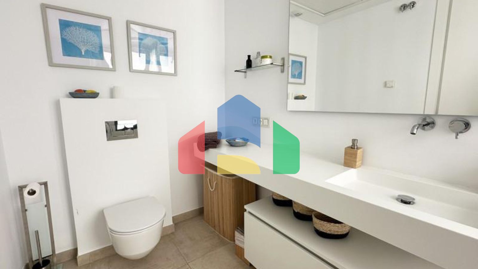 Апартаменты среднего этажа на продажу в Эстепоне