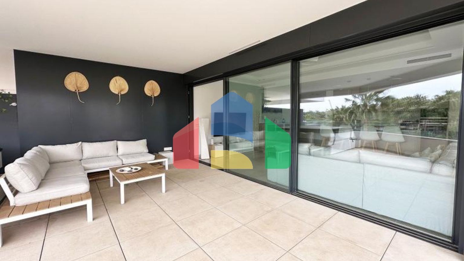 Апартаменты среднего этажа на продажу в Эстепоне