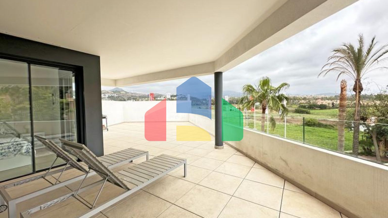 Апартаменты среднего этажа на продажу в Эстепоне